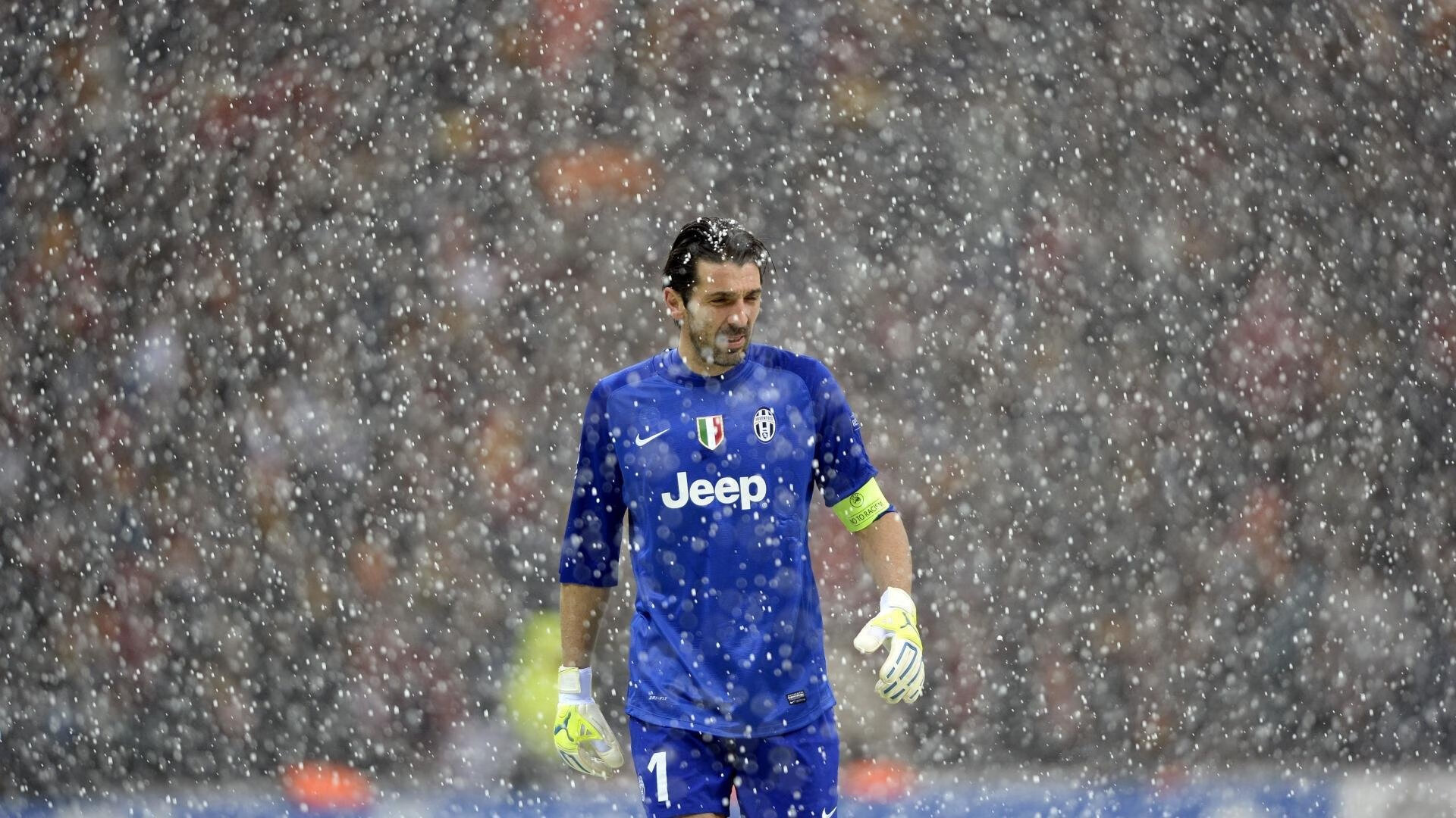 kaiyun登录入口-英超攻防对决：激情碰撞之间展现极致实力，英超高对抗